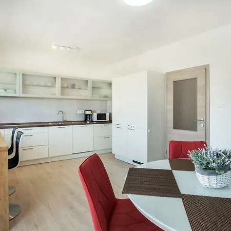 Апартаменты Ac With 2 Bedrooms And 2 Bathrooms-free Private Parking Сплит