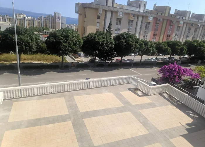 Ac With 2 Bedrooms And 2 Bathrooms-free Private Parking דירה ספליט