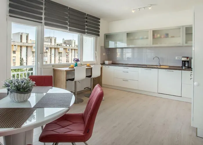 Ac With 2 Bedrooms And 2 Bathrooms-free Private Parking ספליט
