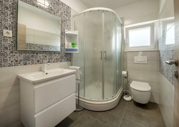 Ac With 2 Bedrooms And 2 Bathrooms-free Private Parking ספליט