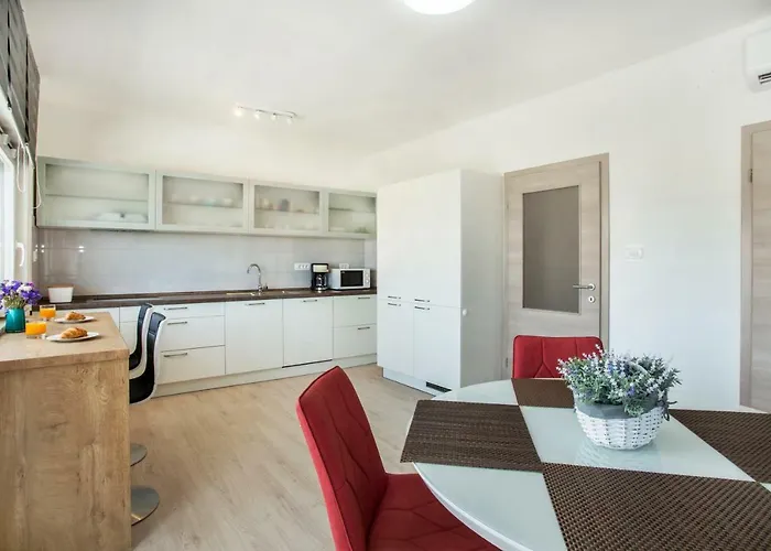 דירה Ac With 2 Bedrooms And 2 Bathrooms-free Private Parking ספליט