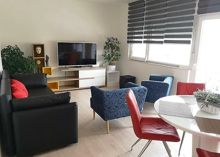 Ac With 2 Bedrooms And 2 Bathrooms-free Private Parking דירה *